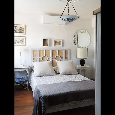 فندق مبيت وإفطار Eiffel Tower Central Apartments Paris باريس